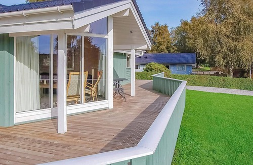 Hejlsminde Strand House | Awesome home in Hejls with sauna