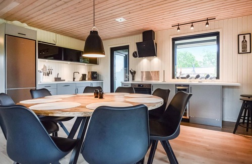 Hejlsminde Strand House | Awesome home in Hejls with WiFi