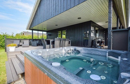 Hejlsminde Strand House | Awesome home in Hejls with WiFi