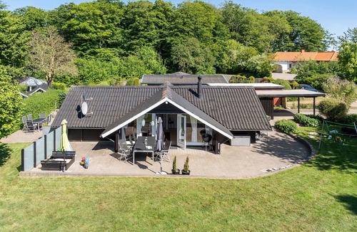 Hejlsminde Strand House | Awesome home in Hejls with WiFi