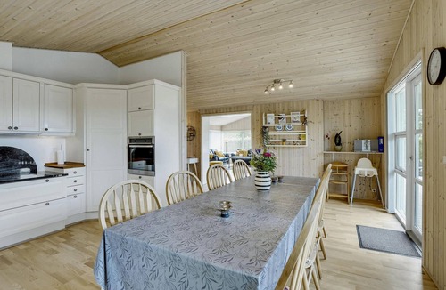 Bork Havn House | Awesome home in Hemmet with WiFi