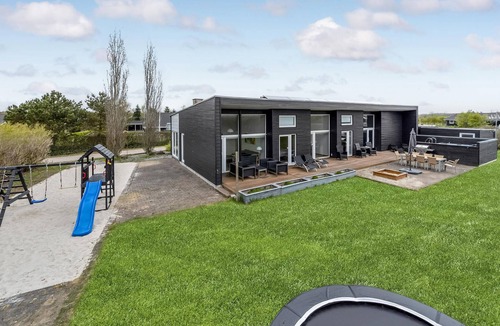 Bork Havn House | Awesome home in Hemmet with sauna