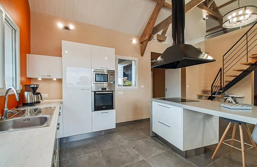 Haut Pays du Montreuillois House | Awesome home in Herly