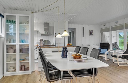 Lonstrup House | Awesome home in Hjørring with WiFi