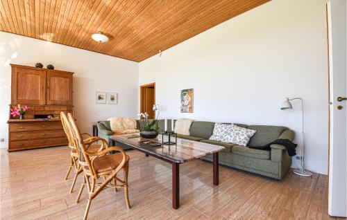Holstebro House | Awesome Home In Holstebro With Kitchen