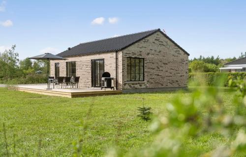 Hovborg House | Awesome Home In Hovborg With Kitchen