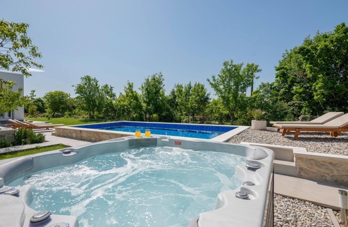 Klis House | Awesome home in Veliki Brocanac