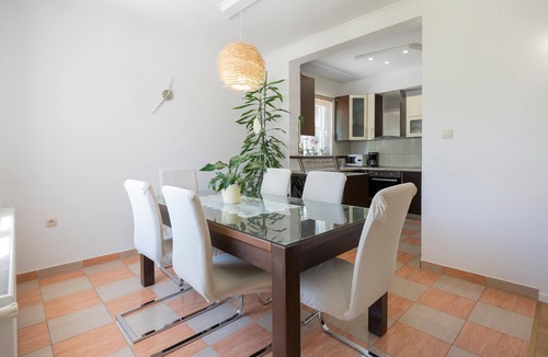 Imotski House | Awesome home in Vinjani Gornji