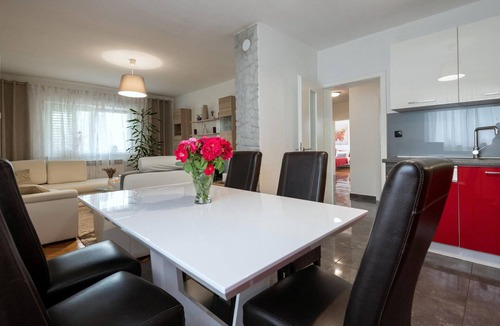 Imotski House | Awesome home in Vinjani Gornji