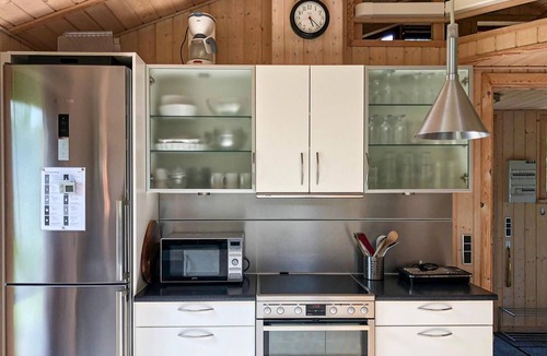 Ristinge House | Awesome home in Humble with kitchen