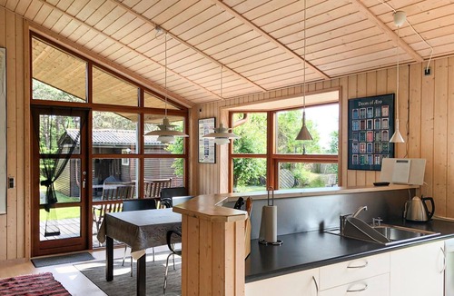 Ristinge House | Awesome home in Humble with kitchen