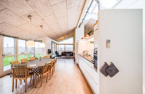 Østerskov House | Awesome home in Humble with sauna