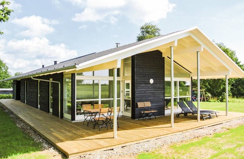 Østerskov House | Awesome home in Humble with sauna