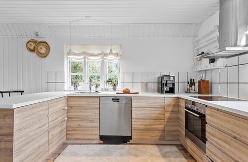 Østerskov House | Awesome home in Humble with WiFi
