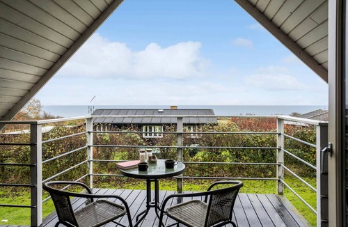 Østerskov House | Awesome home in Humble with WiFi