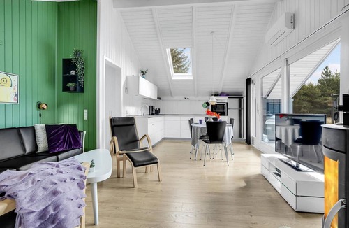 Bjerregaard House | Awesome home in Hvide Sande with WiFi