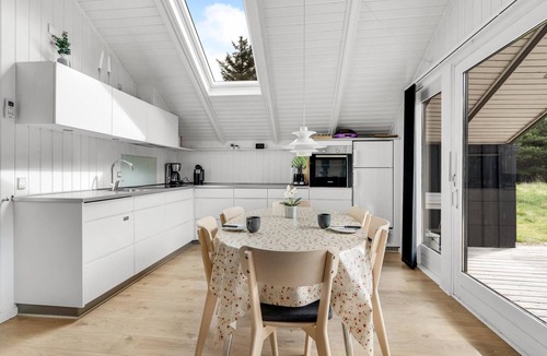 Bjerregaard House | Awesome home in Hvide Sande with WiFi