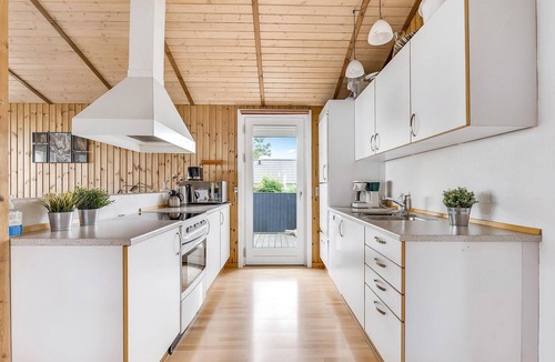 Pøt Strandby House | Awesome home in Juelsminde with sauna