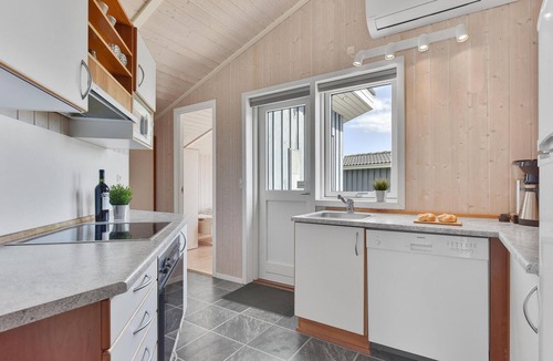 Pøt Strandby House | Awesome home in Juelsminde with sauna