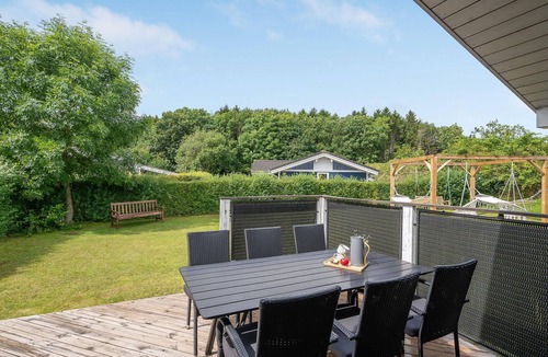 Pøt Strandby House | Awesome home in Juelsminde with sauna