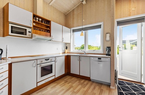 Pøt Strandby House | Awesome home in Juelsminde with sauna