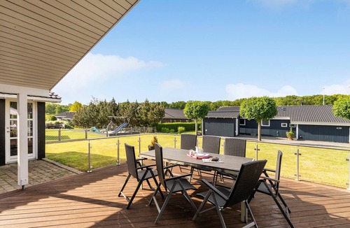 Pøt Strandby House | Awesome home in Juelsminde with sauna