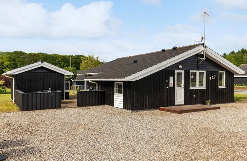 Pøt Strandby House | Awesome home in Juelsminde with sauna