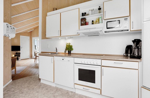 Pøt Strandby House | Awesome home in Juelsminde with sauna