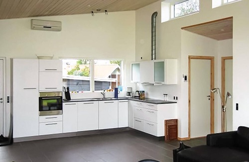 Juelsminde House | Awesome home in Juelsminde with kitchen