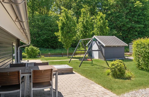 Pøt Strandby House | Awesome home in Juelsminde with kitchen