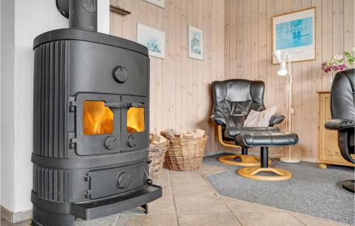 Pøt Strandby House | Awesome Home In Juelsminde With Kitchen