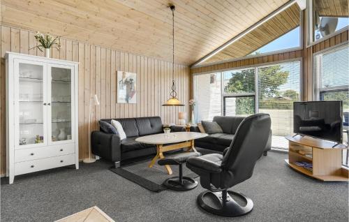 Pøt Strandby House | Awesome Home In Juelsminde With Kitchen