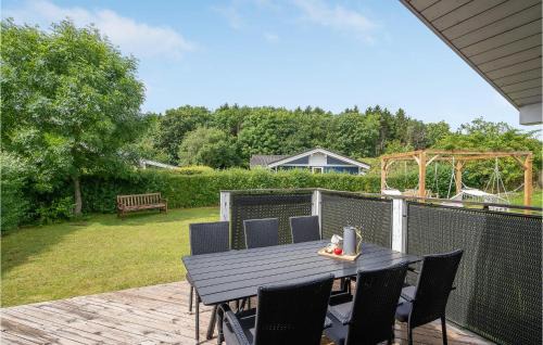 Pøt Strandby House | Awesome Home In Juelsminde With Sauna