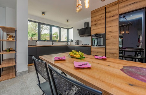 Kali House | Awesome home in Kali with house sea view