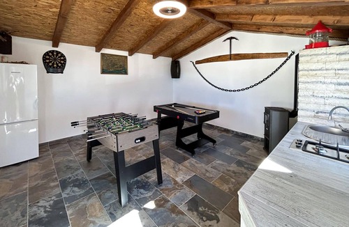 Dvornica House | Awesome home in Kanica