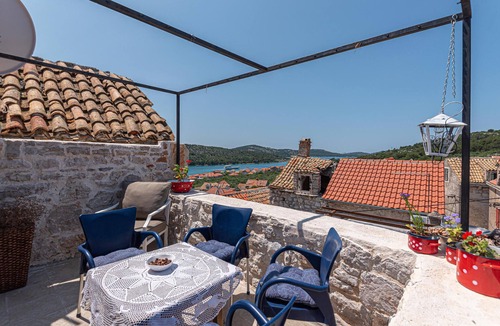 Kaprije House | Awesome home in Kaprije with WiFi