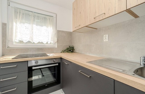 Donji Karin House | Awesome home in Karin