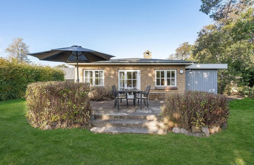 Skødshoved Strand House | Awesome home in Knebel with kitchen