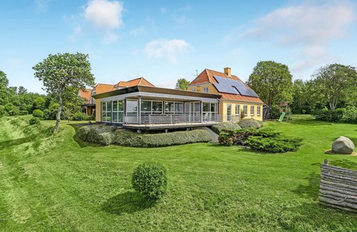 Knebel House | Awesome home in Knebel with sauna