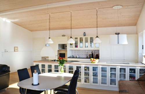 Skødshoved Strand House | Awesome home in Knebel with WiFi