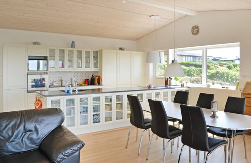 Skødshoved Strand House | Awesome home in Knebel with WiFi