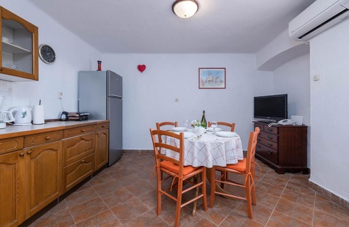 Brovinje House | Awesome home in Koromacno with house sea view