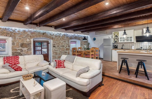 Praputnjak House | Awesome home in Krasica