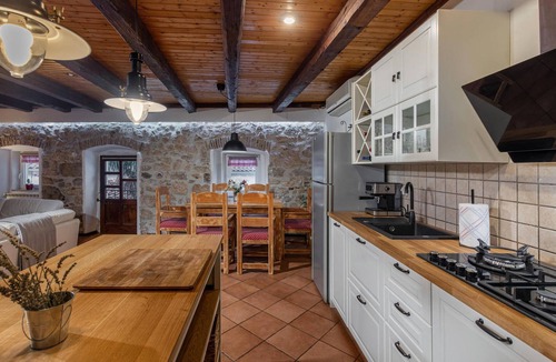 Praputnjak House | Awesome home in Krasica