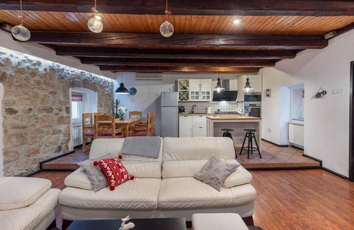 Praputnjak House | Awesome home in Krasica