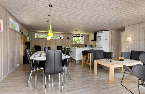 Trend House | Awesome home in Løgstør with WiFi