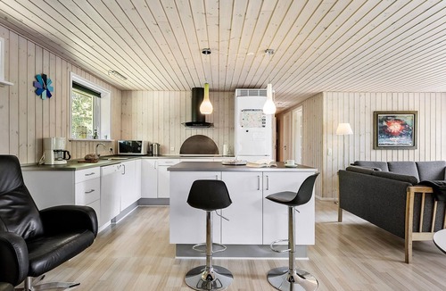 Trend House | Awesome home in Løgstør with WiFi