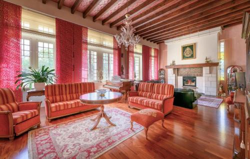 Lencloitre House | Awesome Home In Lencloître