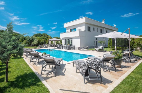 Liznjan House | Awesome home in Liznjan