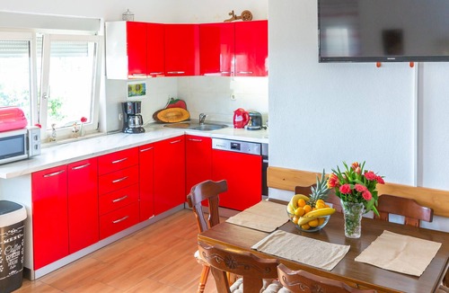 Krvavica House | Awesome home in Makarska